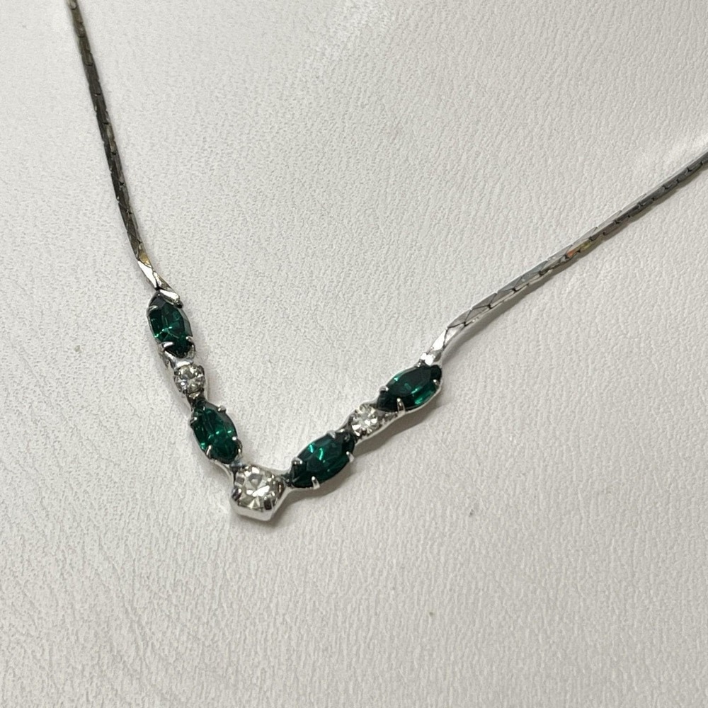 Vintage V Shape Green Rhinestone Silver Tone Cobra Chain Necklace 16.5" Dainty